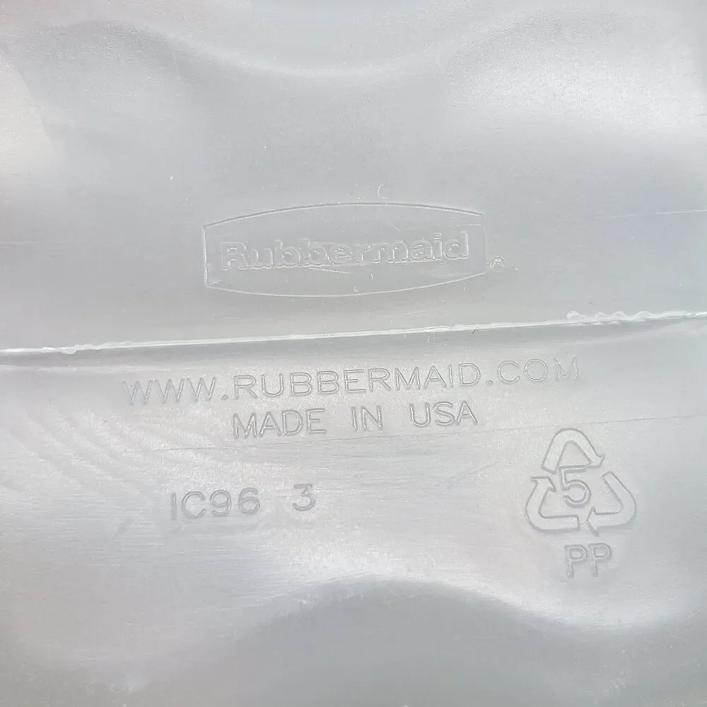 Rubbermaid Servin Saver Pitcher 2 QT & 1 Pt Beverage Container 1 Red Flip Lid